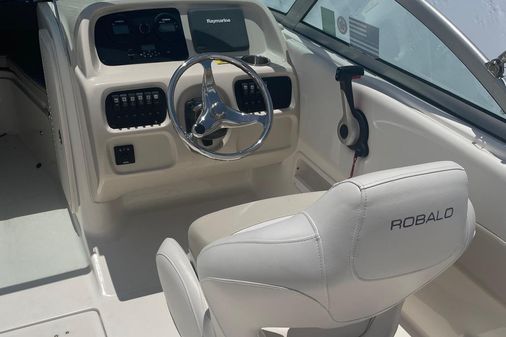 Robalo R227-DUAL-CONSOLE image