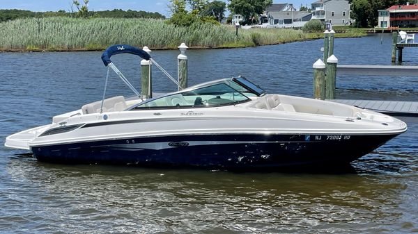 Sea Ray 240 Sundeck