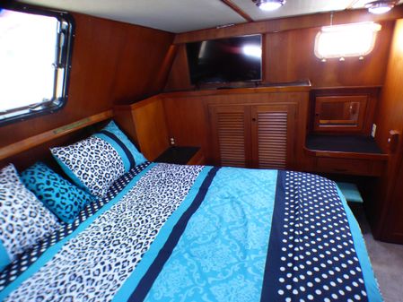 DeFever 40 Offshore Cruiser Flybridge image