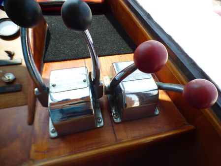 DeFever 40 Offshore Cruiser Flybridge image