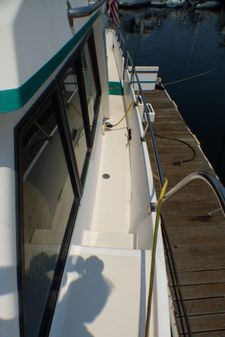 DeFever 40 Offshore Cruiser Flybridge image