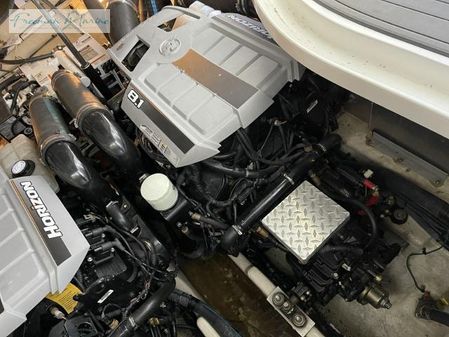 Sea Ray 330 Sundancer image