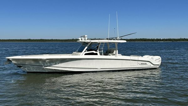 Boston Whaler 380 Outrage 