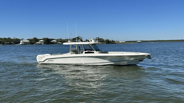 Boston Whaler 380 Outrage