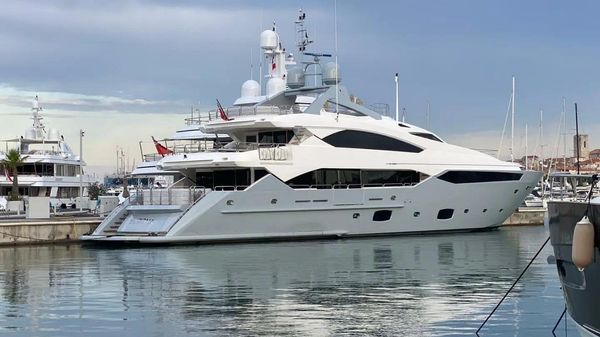 Sunseeker 40 Metre Yacht 