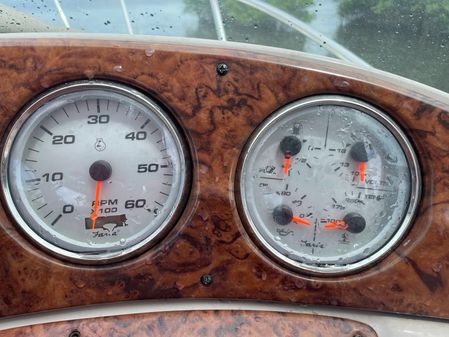 Rinker 320 Fiesta Vee image
