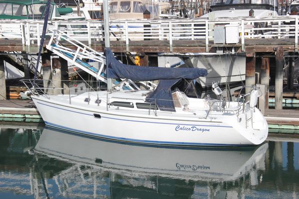 Catalina 320 sloop - main image