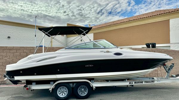 Sea Ray 270 Sundeck