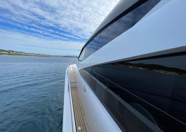 Sunseeker 86 Yacht image