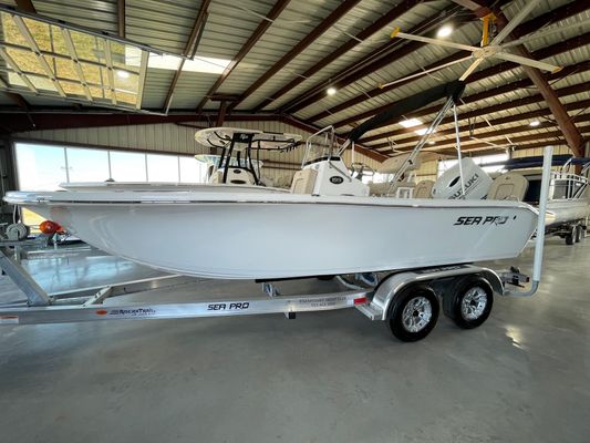 Sea Pro 199 Center Console - main image