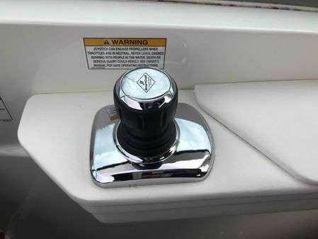 Sea Ray 350 Sundancer image