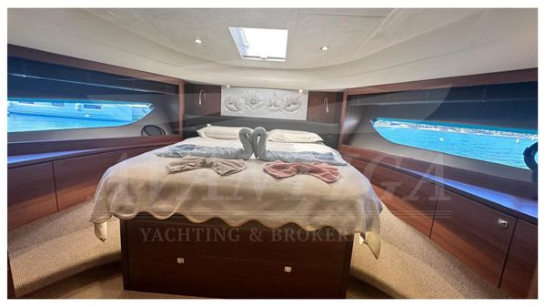 Princess Flybridge 82 Motor Yacht image