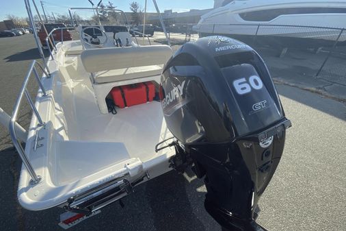 Boston Whaler 150 Montauk image