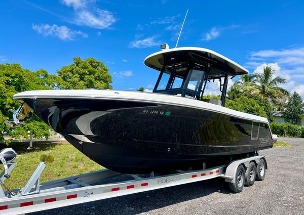 Robalo R272-CENTER-CONSOLE image