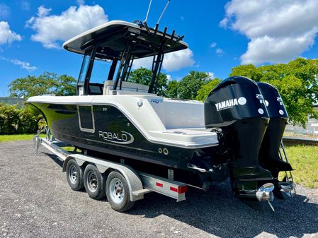 Robalo R272-CENTER-CONSOLE image