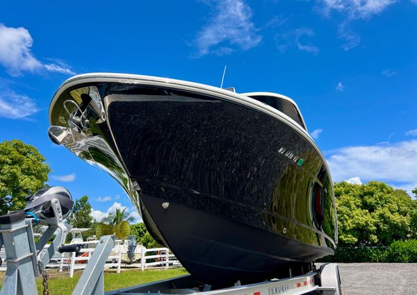 Robalo R272-CENTER-CONSOLE image