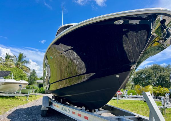 Robalo R272-CENTER-CONSOLE image