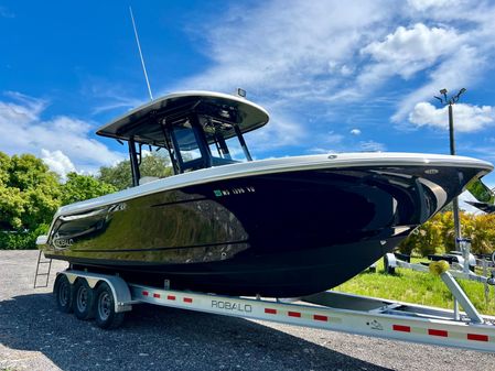 Robalo R272-CENTER-CONSOLE image