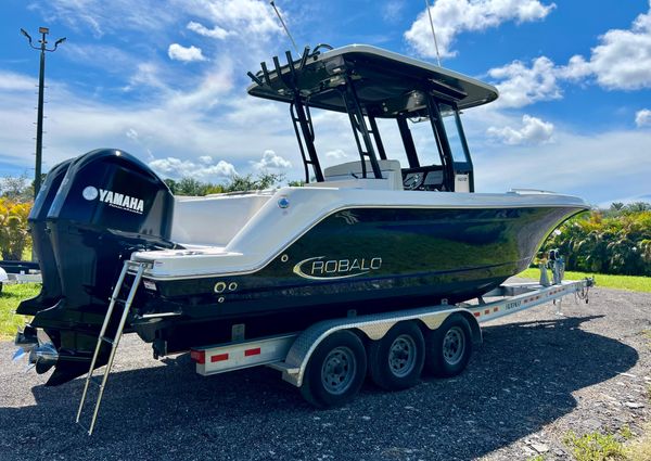 Robalo R272-CENTER-CONSOLE image