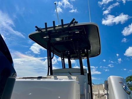 Robalo R272-CENTER-CONSOLE image