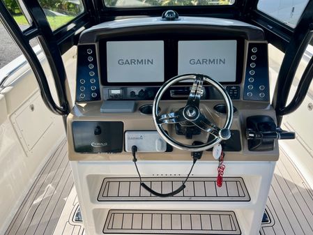 Robalo R272-CENTER-CONSOLE image