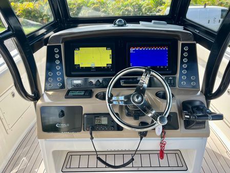 Robalo R272-CENTER-CONSOLE image