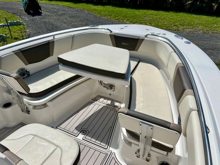 Robalo R272-CENTER-CONSOLE image