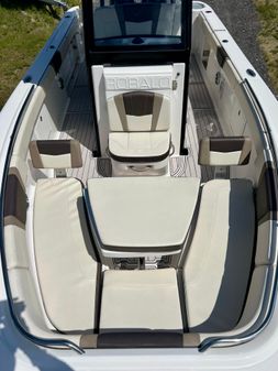 Robalo R272-CENTER-CONSOLE image