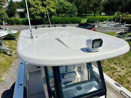 Robalo R272-CENTER-CONSOLE image