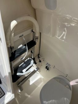 Robalo R272-CENTER-CONSOLE image