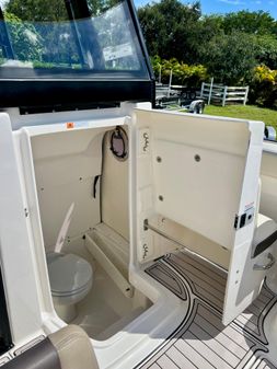 Robalo R272-CENTER-CONSOLE image