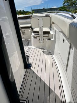 Robalo R272-CENTER-CONSOLE image