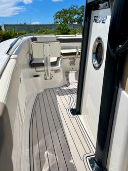 Robalo R272-CENTER-CONSOLE image