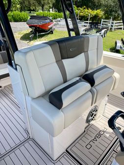 Robalo R272-CENTER-CONSOLE image