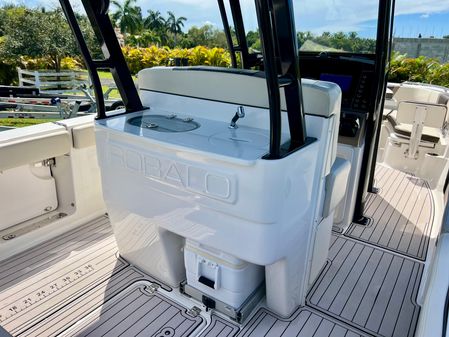 Robalo R272-CENTER-CONSOLE image