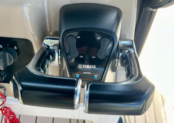 Robalo R272-CENTER-CONSOLE image