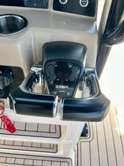 Robalo R272-CENTER-CONSOLE image