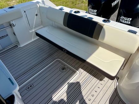 Robalo R272-CENTER-CONSOLE image