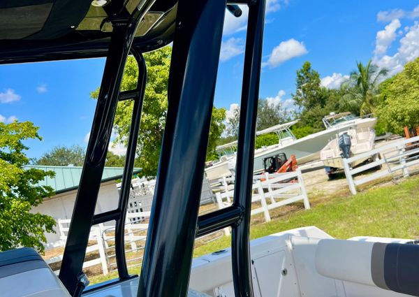 Robalo R272-CENTER-CONSOLE image