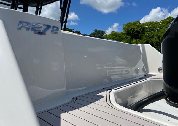 Robalo R272-CENTER-CONSOLE image