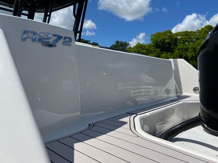 Robalo R272-CENTER-CONSOLE image