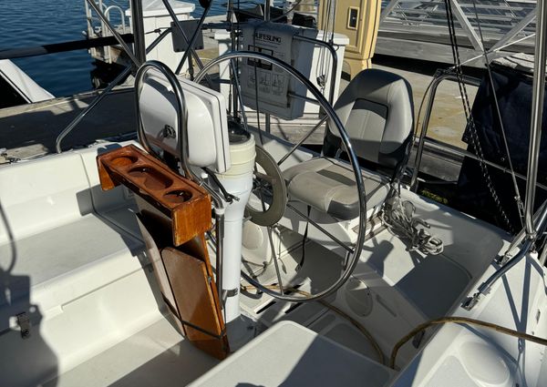 Hunter 35 image