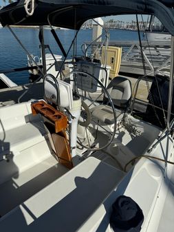 Hunter 35 image