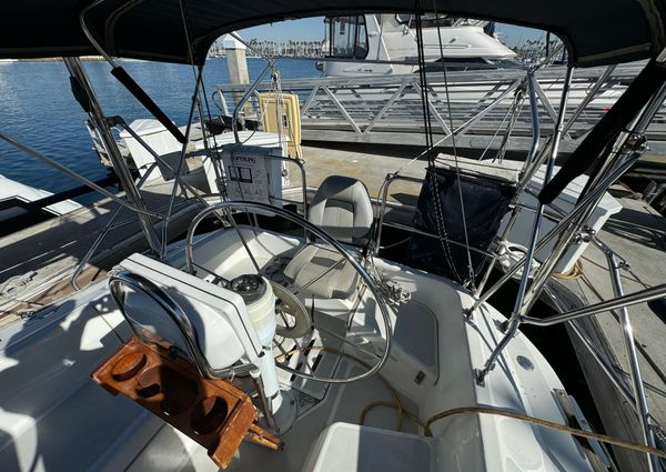 Hunter 35 image