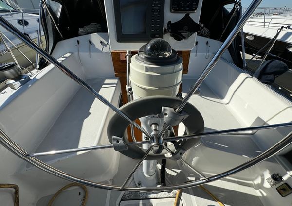 Hunter 35 image