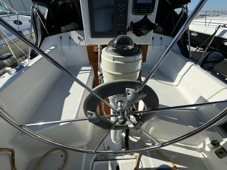 Hunter 35 image