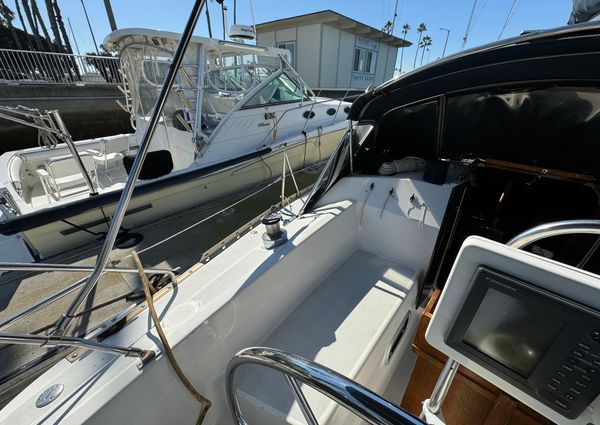 Hunter 35 image