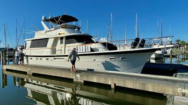 Hatteras 53 Extended Deckhouse