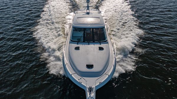 Tiara Yachts 5800 Sovran 