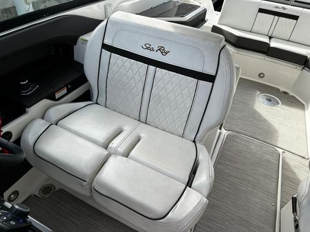 Sea Ray 310 SLX image
